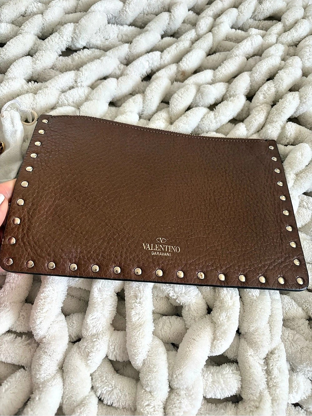 Valentino Garavani Rockstud Large Flat Pouch Clutch in Brown